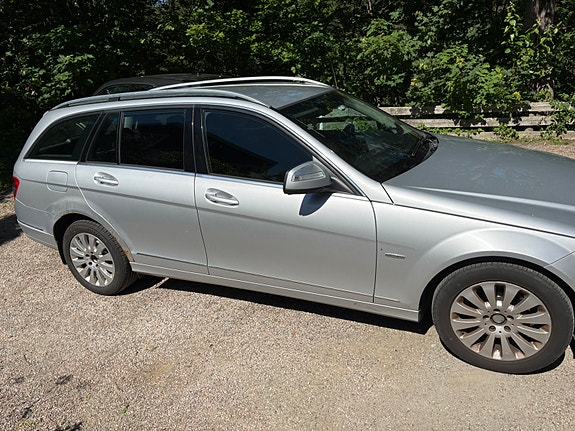 Mercedes-Benz C200 3 of 5
