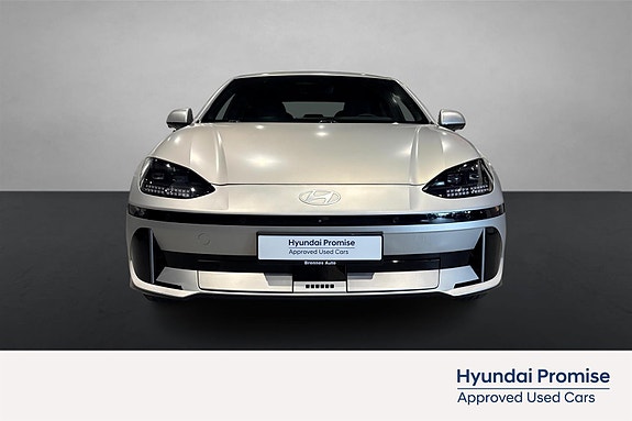 Hyundai Ioniq 6 2 of 5