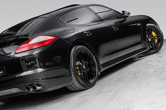 Porsche Panamera 4 of 5
