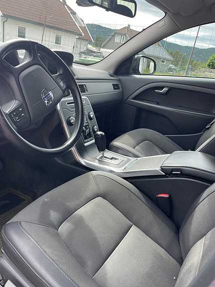 Volvo V70 4 of 7