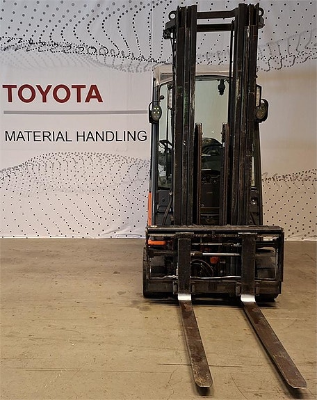 Toyota 8FBM20T 3 of 4
