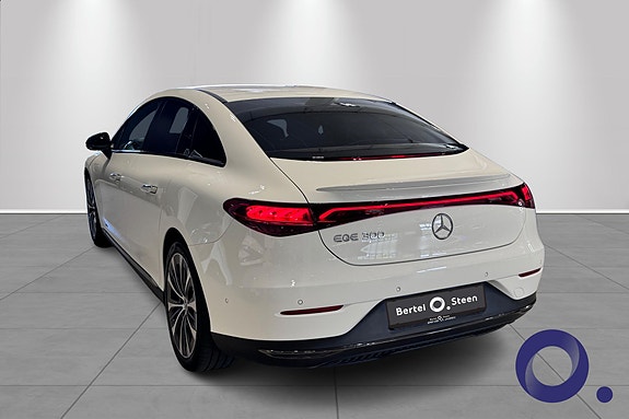Mercedes-Benz EQE300 4 of 5
