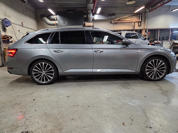 Skoda Superb 2 of 5