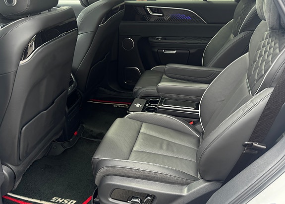 Hongqi E-HS9 13 of 22