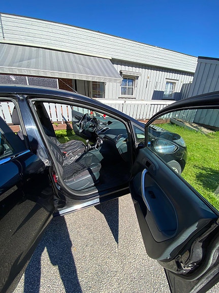 Ford Fiesta 4 of 5