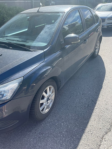 Ford Focus 2 of 4