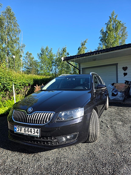 Skoda Octavia 2 of 5