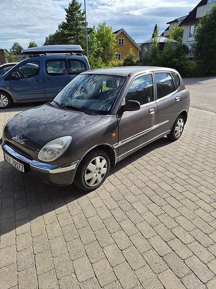 Daihatsu Sirion 3 of 5