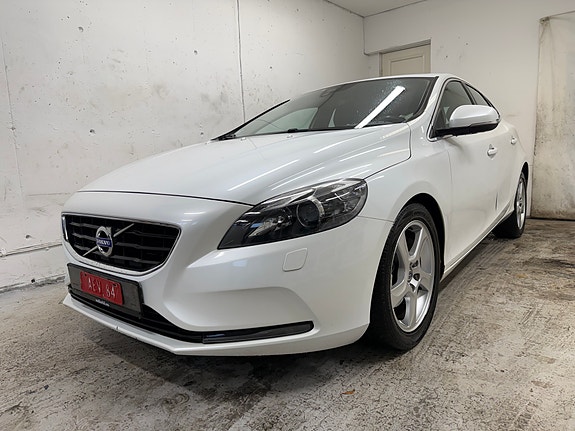 Volvo V40 4 of 5