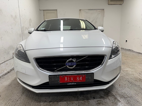 Volvo V40 2 of 5