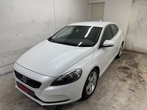 Volvo V40 3 of 5