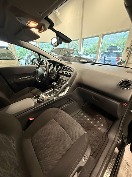 Peugeot 3008 15 of 16