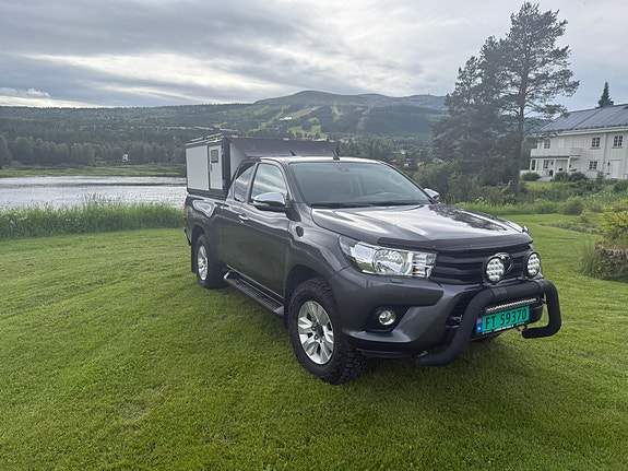 Toyota HiLux 3 of 5