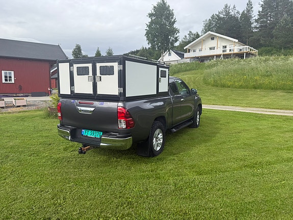 Toyota HiLux 4 of 5