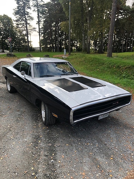Dodge Charger 2 of 5