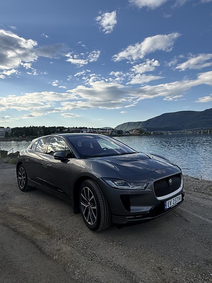Jaguar I-PACE 4 of 5