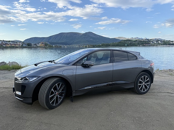 Jaguar I-PACE 3 of 5