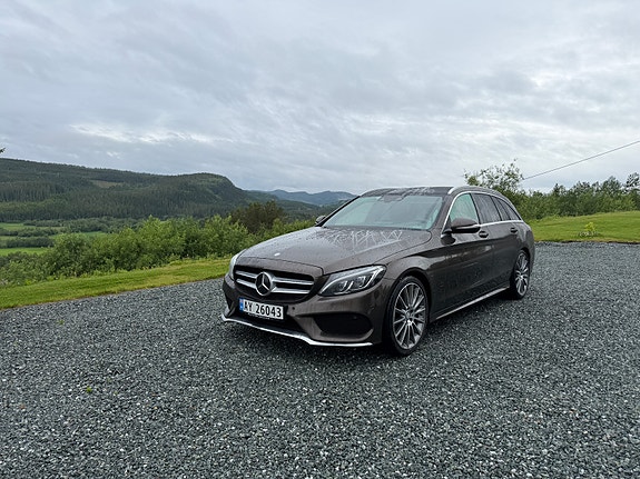 Mercedes-Benz C250 2 of 5