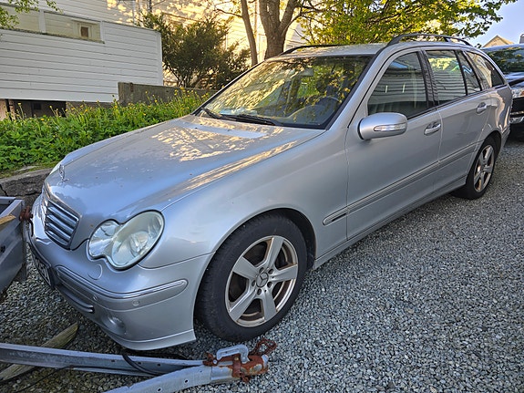 Mercedes-Benz C180 2 of 5