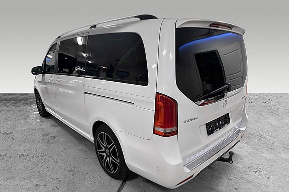 Mercedes-Benz V250 d 2 of 22