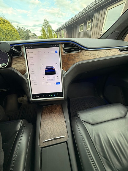 Tesla Model X 22 of 30