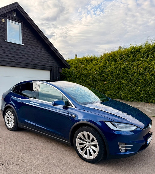 Tesla Model X 3 of 30