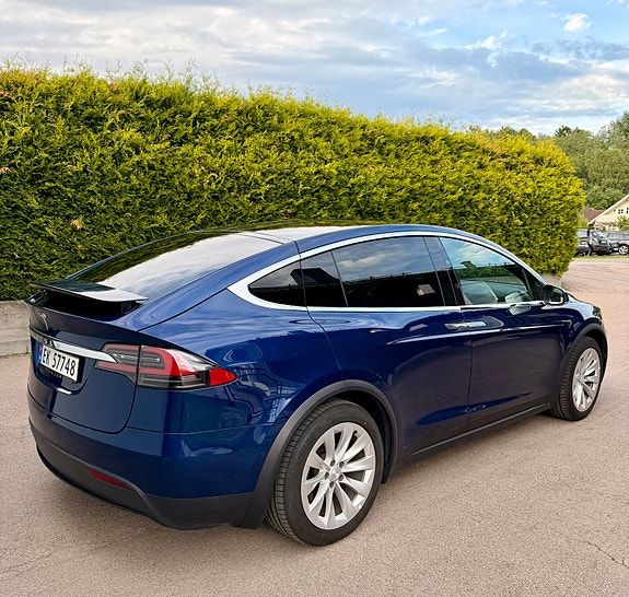 Tesla Model X 11 of 30