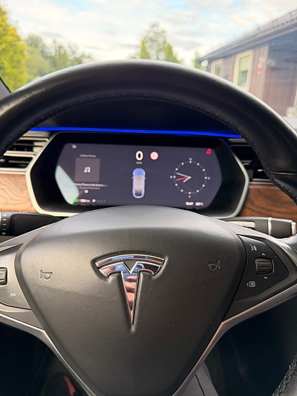 Tesla Model X 28 of 30