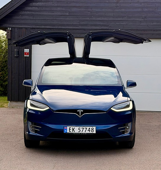 Tesla Model X 13 of 30