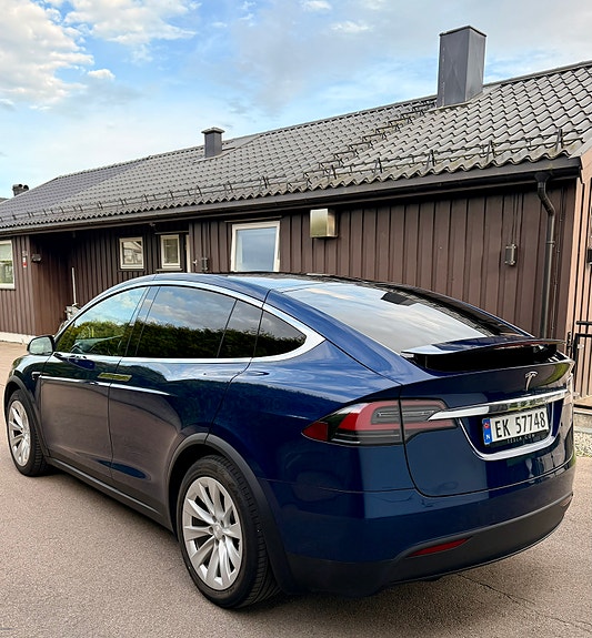 Tesla Model X 7 of 30