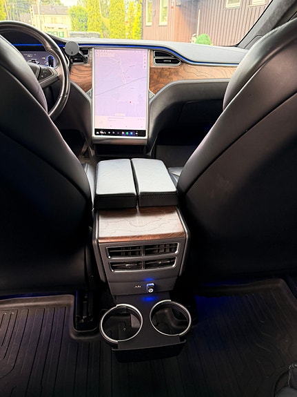 Tesla Model X 17 of 30