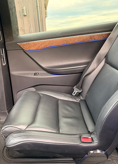 Tesla Model X 18 of 30