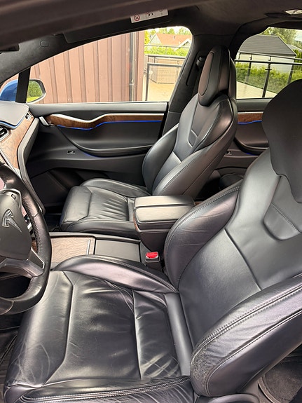 Tesla Model X 21 of 30