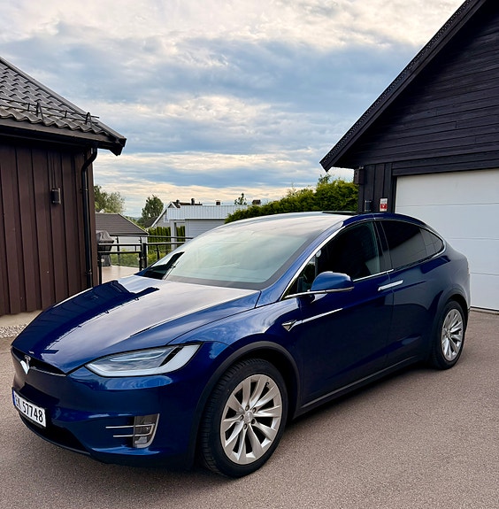 Tesla Model X 4 of 30