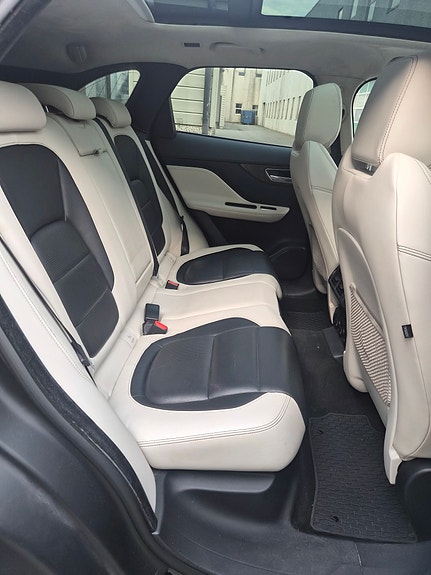 Jaguar F-PACE 5 of 5