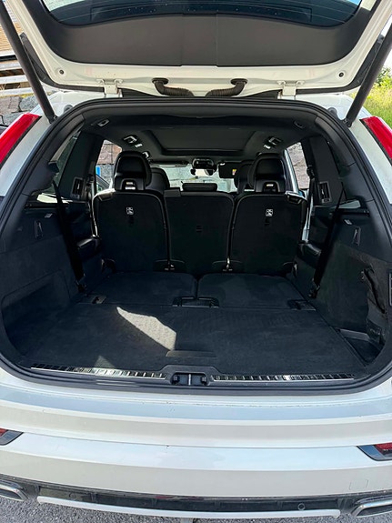 Volvo XC90 15 of 17