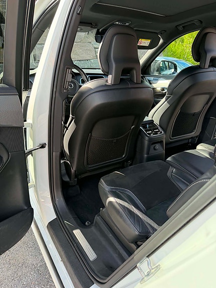 Volvo XC90 16 of 17