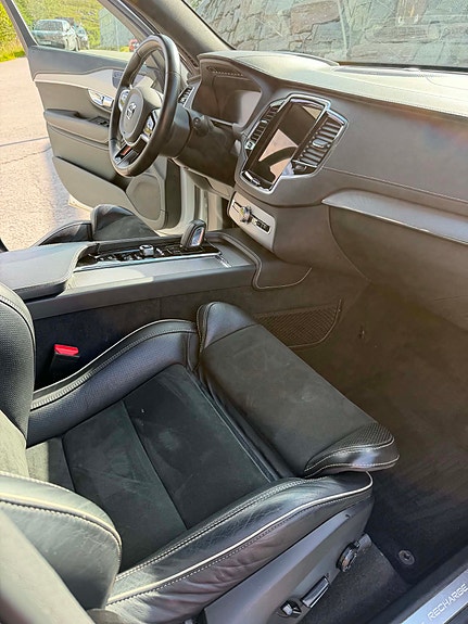 Volvo XC90 8 of 17