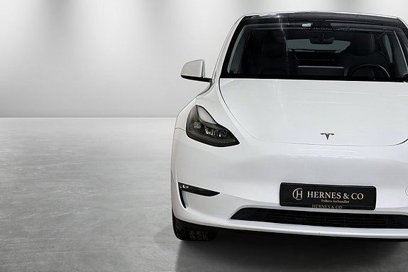 Tesla Model Y 5 of 5