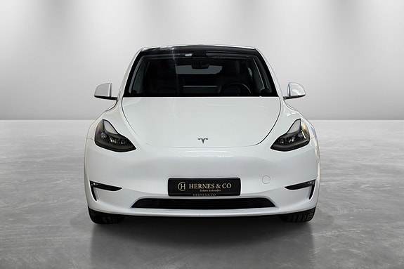 Tesla Model Y 4 of 5