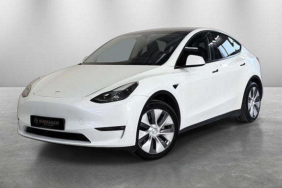 Tesla Model Y 2 of 5