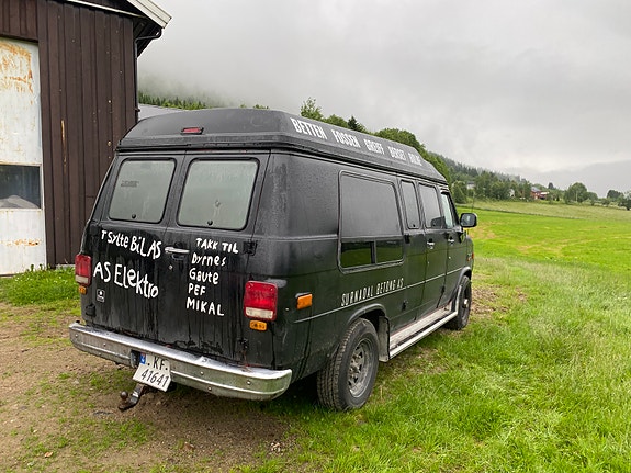 Chevrolet Van 4 of 5