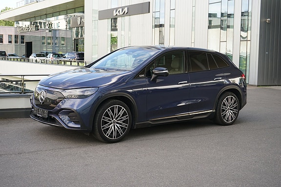 Mercedes-Benz EQE SUV 4 of 5
