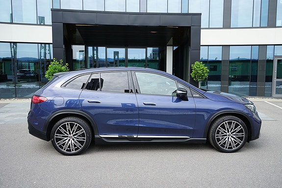 Mercedes-Benz EQE SUV 3 of 5
