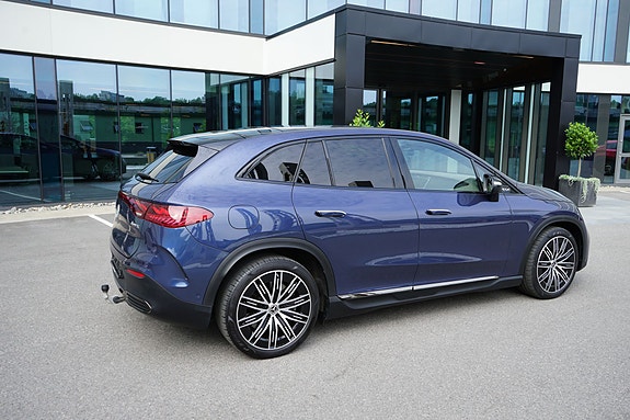 Mercedes-Benz EQE SUV 4 of 5