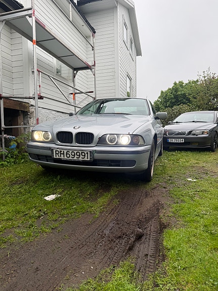 BMW 520i 2 of 5