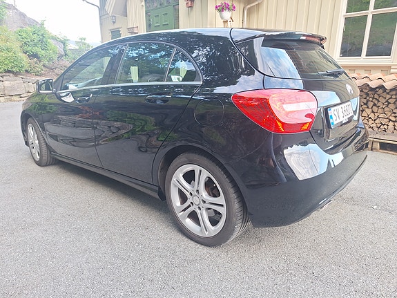Mercedes-Benz A180 3 of 5