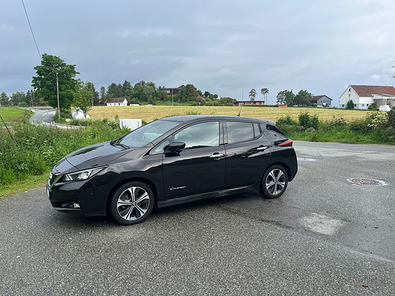 Nissan Leaf 4 of 5