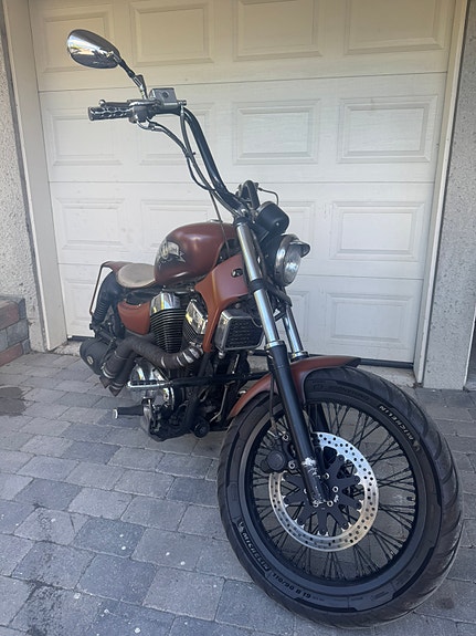 Suzuki VS 1400 Intruder 2 of 5