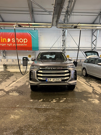 Maxus T90 EV 2 of 5
